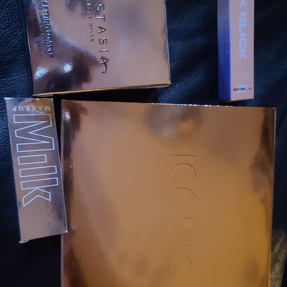 HOST PICK!MILK Studios  "Anastasia" "Insert name Here" Iconic 4PC  bundle SEALED - Picture 9 of 9